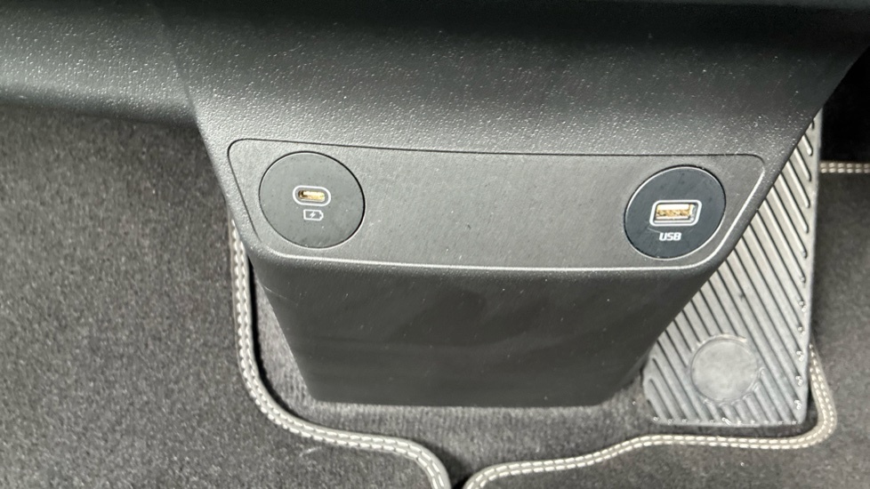 Kia EV6 77.4 Kwh Air Red #28