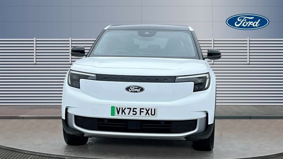 Ford Explorer Premium White #3