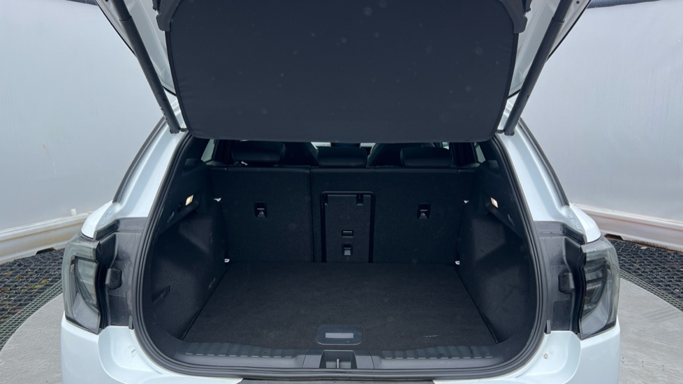 Ford Explorer Premium White #4