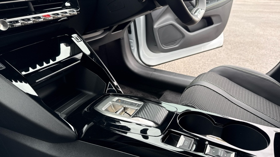 Peugeot e-208 Gt Black #13