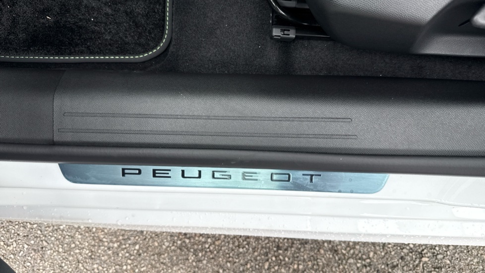 Peugeot e-208 Gt Black #21