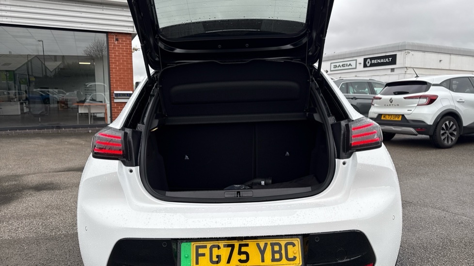 Peugeot e-208 Gt White #4