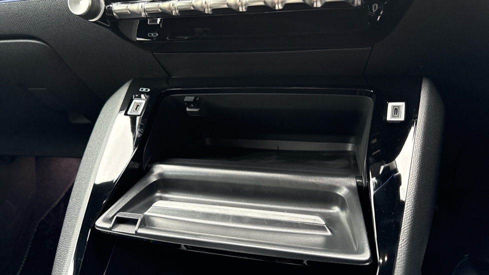 Peugeot e-208 Gt Black #31