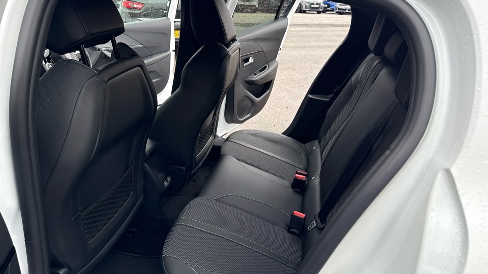 Peugeot e-208 Gt Black #16