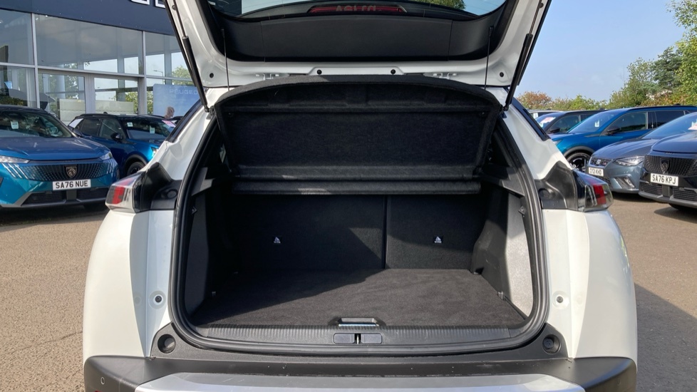 Peugeot 2008 Gt White #4