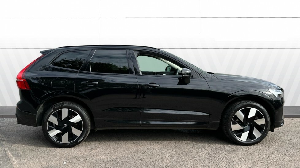 Volvo XC60 Plus White #3