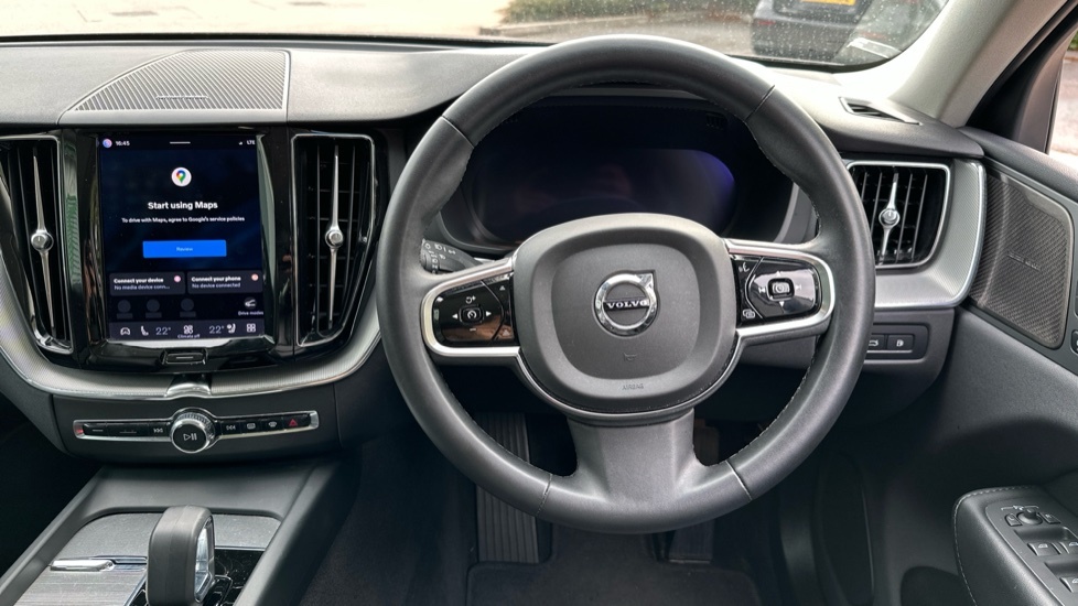 Volvo XC60 Plus White #5