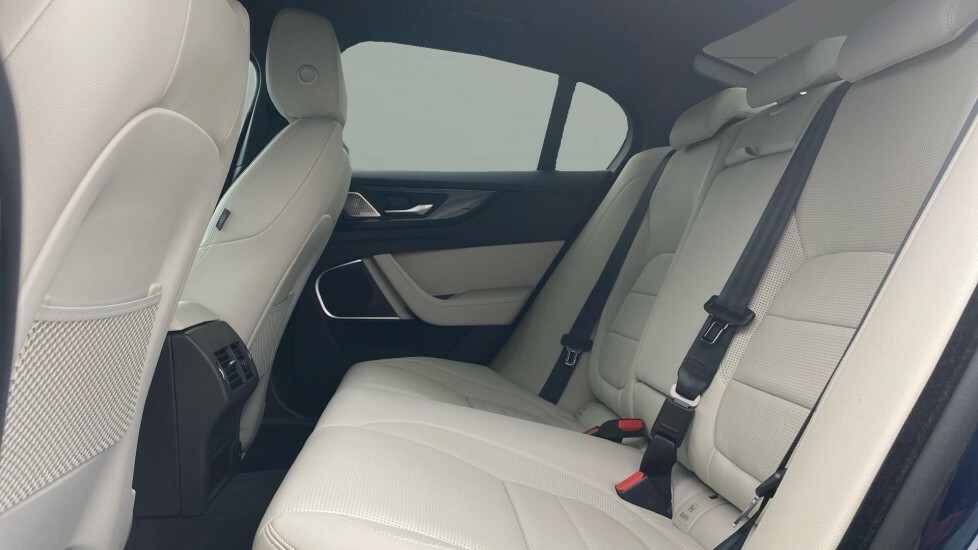 Jaguar XE R-dynamic Se Black Blue #4