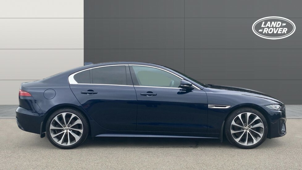 Jaguar XE R-dynamic Se Black Blue #5