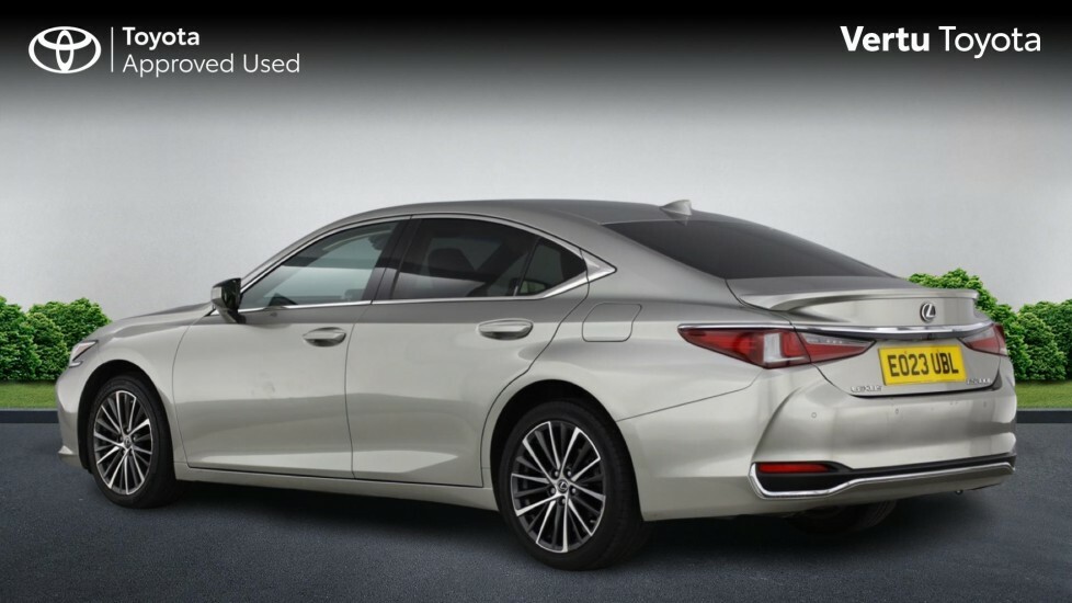 Lexus ES Saloon Silver #2