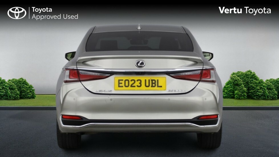 Lexus ES Saloon Silver #5