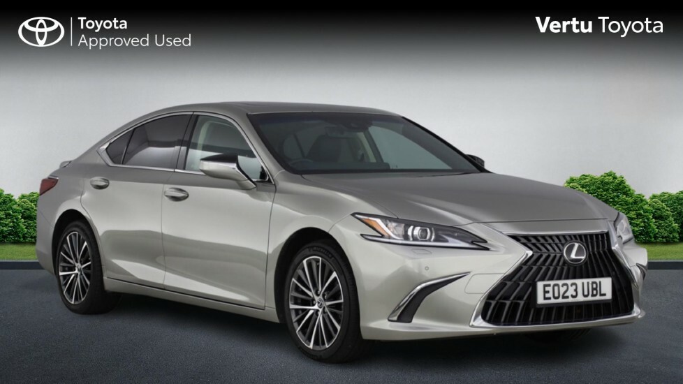Lexus ES Saloon Silver