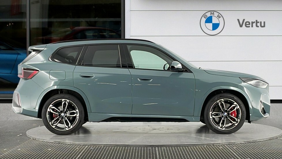 BMW iX1 Shadow Edition Green #3
