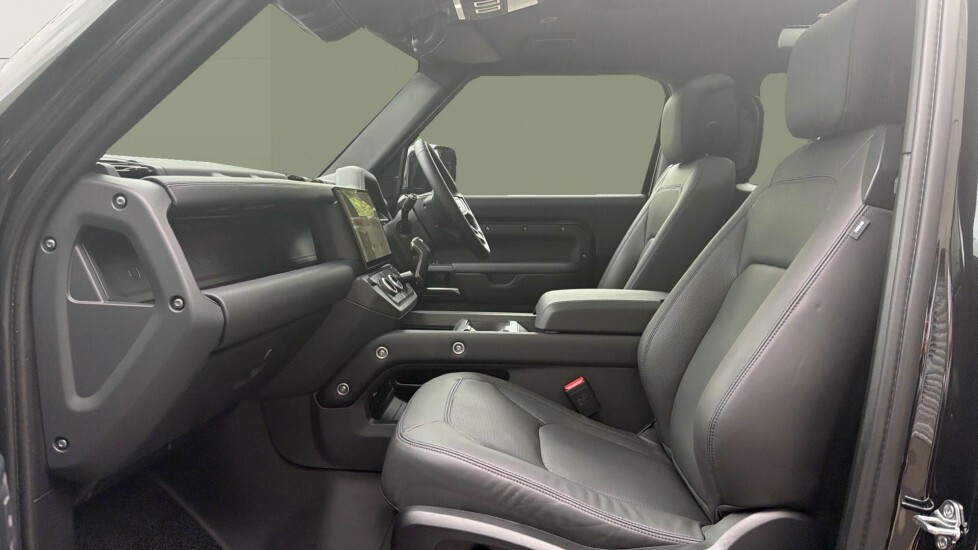 Land Rover Defender 90 X-dynamic Hse Black #3
