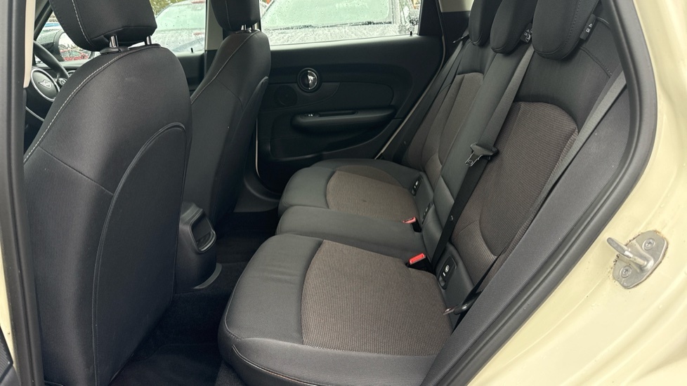Mini Clubman Cooper Exclusive White #16