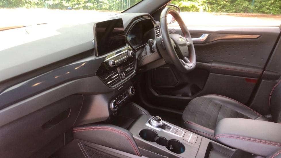 Ford Kuga St-line 2.0 Tdci Mhev 150Ps 2Wd Red #9