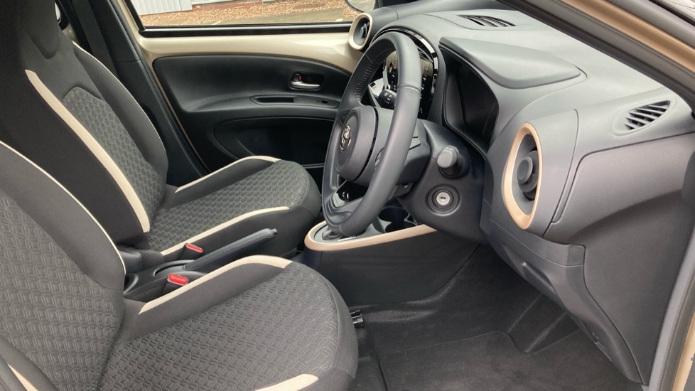 Toyota Aygo X Pure White #11