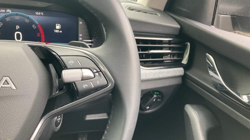 Skoda Scala 1.0 Tsi 116 Se Edition Dsg Black #22