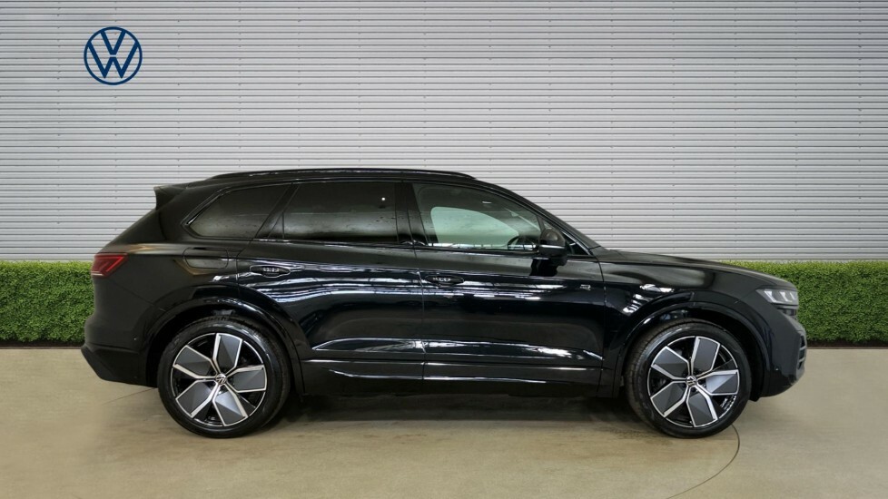 Volkswagen Touareg Black Edition Black #4