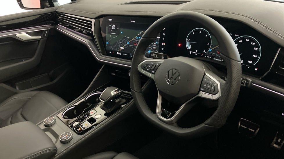 Volkswagen Touareg Black Edition Black #6