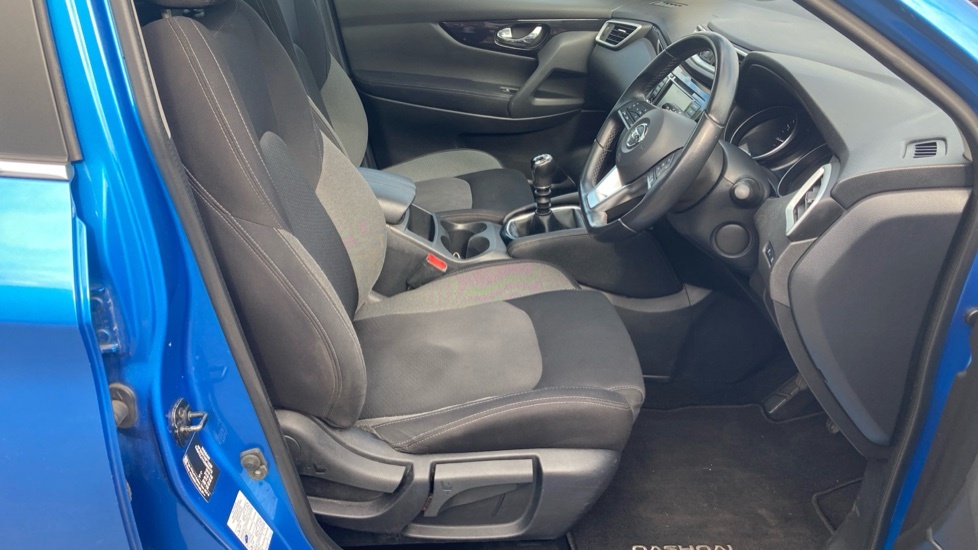 Nissan Qashqai Hatchback #28