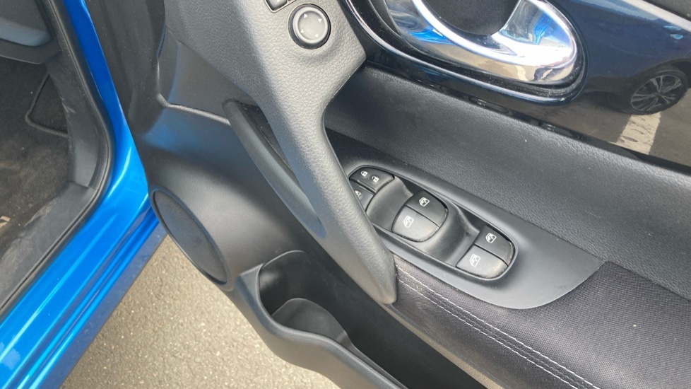 Nissan Qashqai Hatchback #27