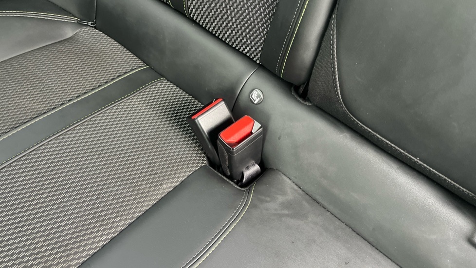 Peugeot 2008 2008 Gt Puretech Ss Grey #17