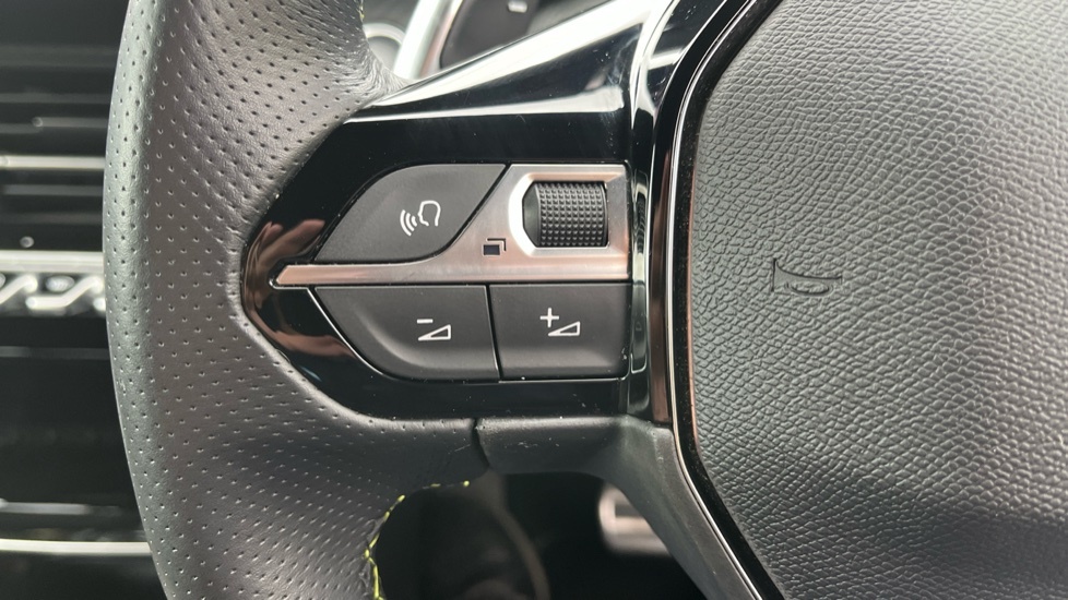 Peugeot 2008 2008 Gt Puretech Ss Grey #23