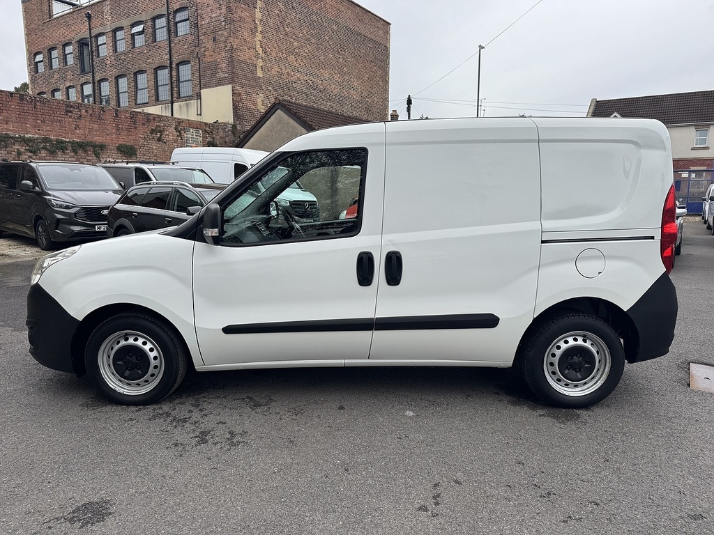 Vauxhall Combo 1.3 Cdti 1700 Ecoflex 16V White #9