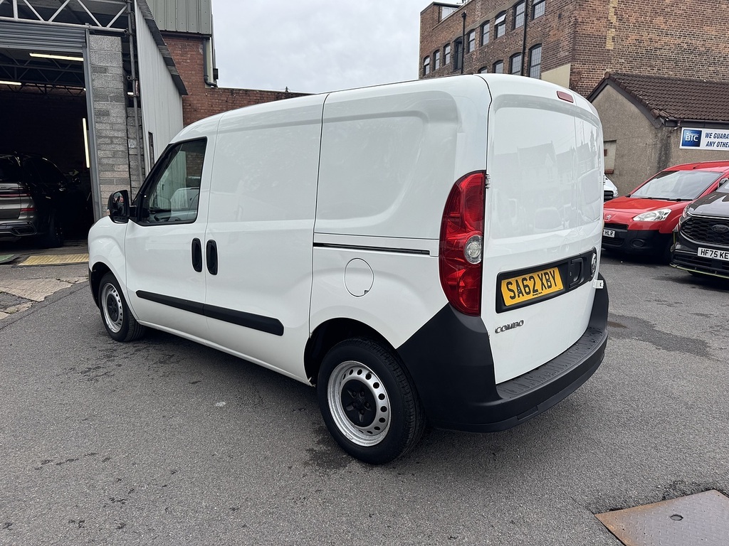 Vauxhall Combo 1.3 Cdti 1700 Ecoflex 16V White #10