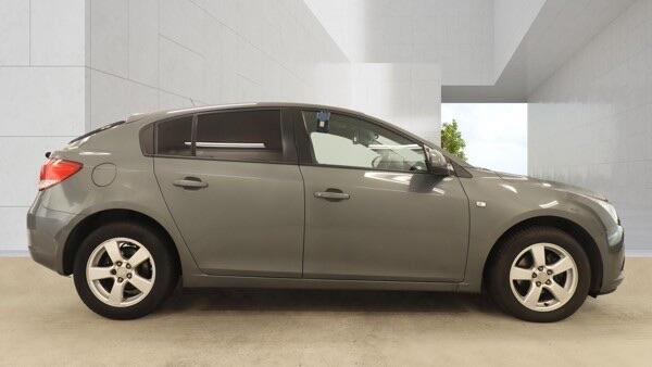 Chevrolet Cruze 1.6 Ls Silver #6