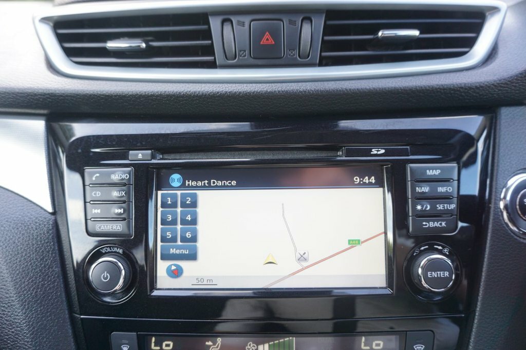 Nissan Qashqai 1.2L N-connecta Red #5