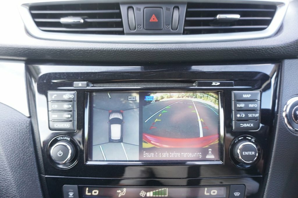 Nissan Qashqai 1.2L N-connecta Red #4