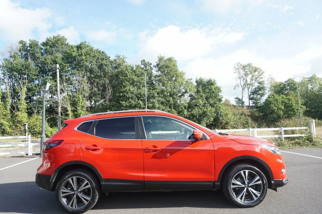 Nissan Qashqai 1.2L N-connecta Red #2