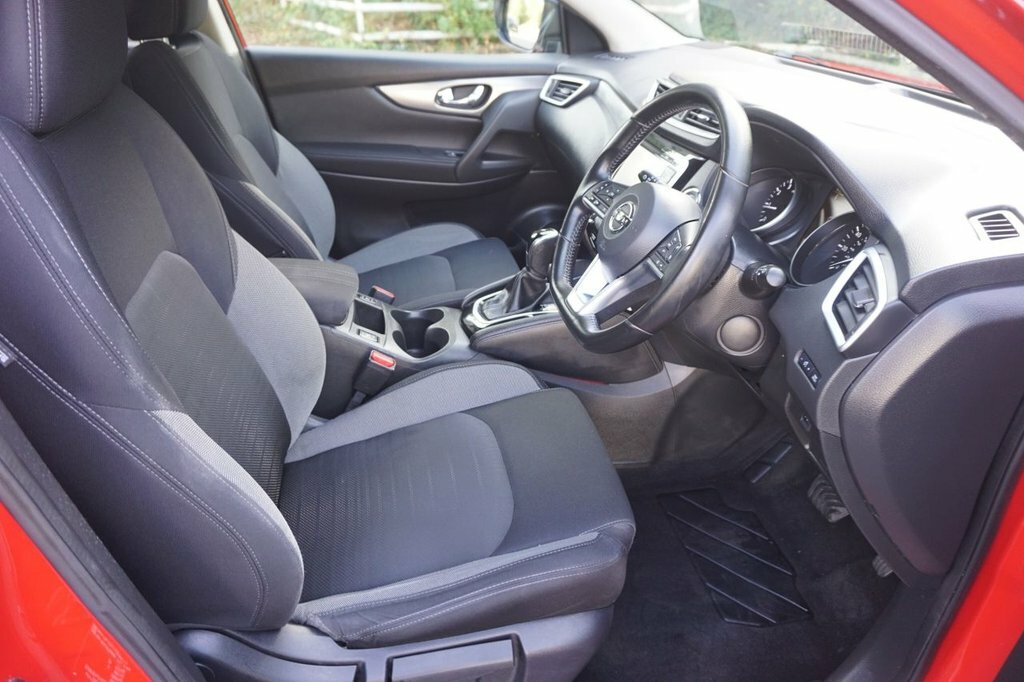 Nissan Qashqai 1.2L N-connecta Red #3