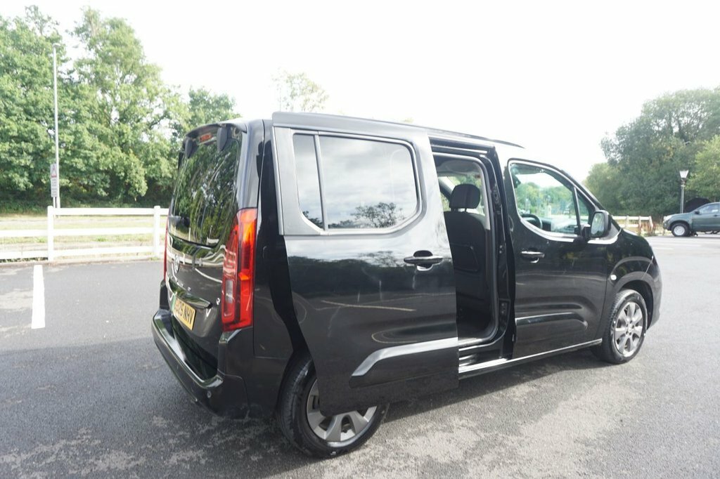Vauxhall Combo-e Life 52Kwh Ultimate  #4