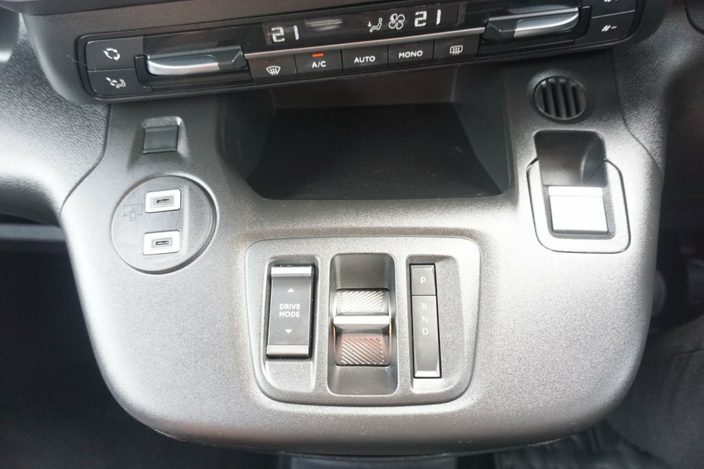 Vauxhall Combo-e Life 52Kwh Ultimate  #19