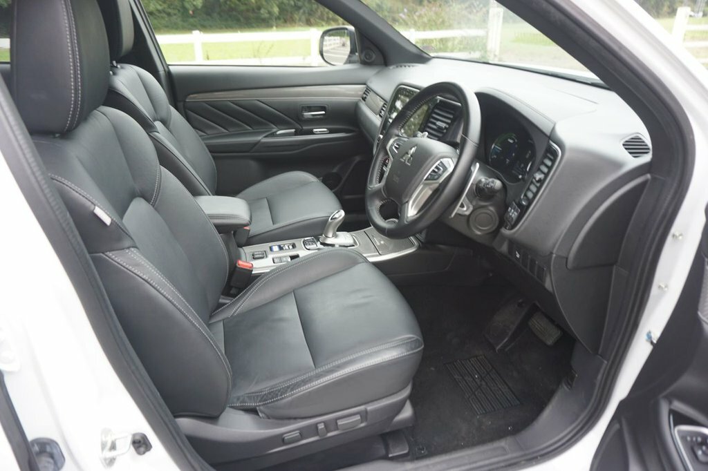 Mitsubishi Outlander 2.4L Dynamic White #4