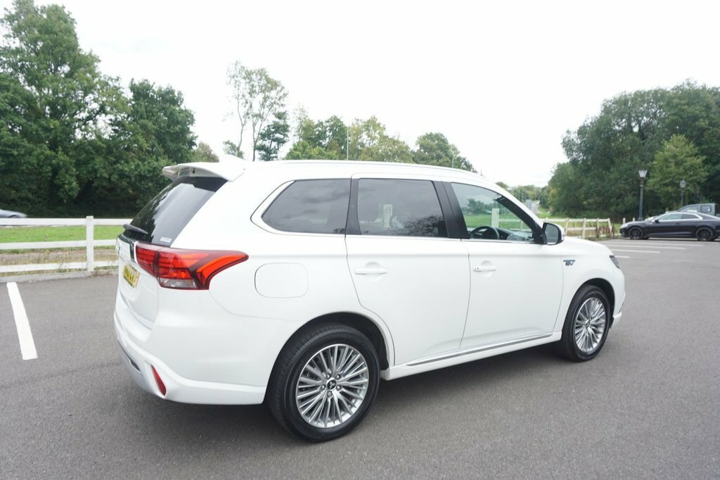 Mitsubishi Outlander 2.4L Dynamic White #2