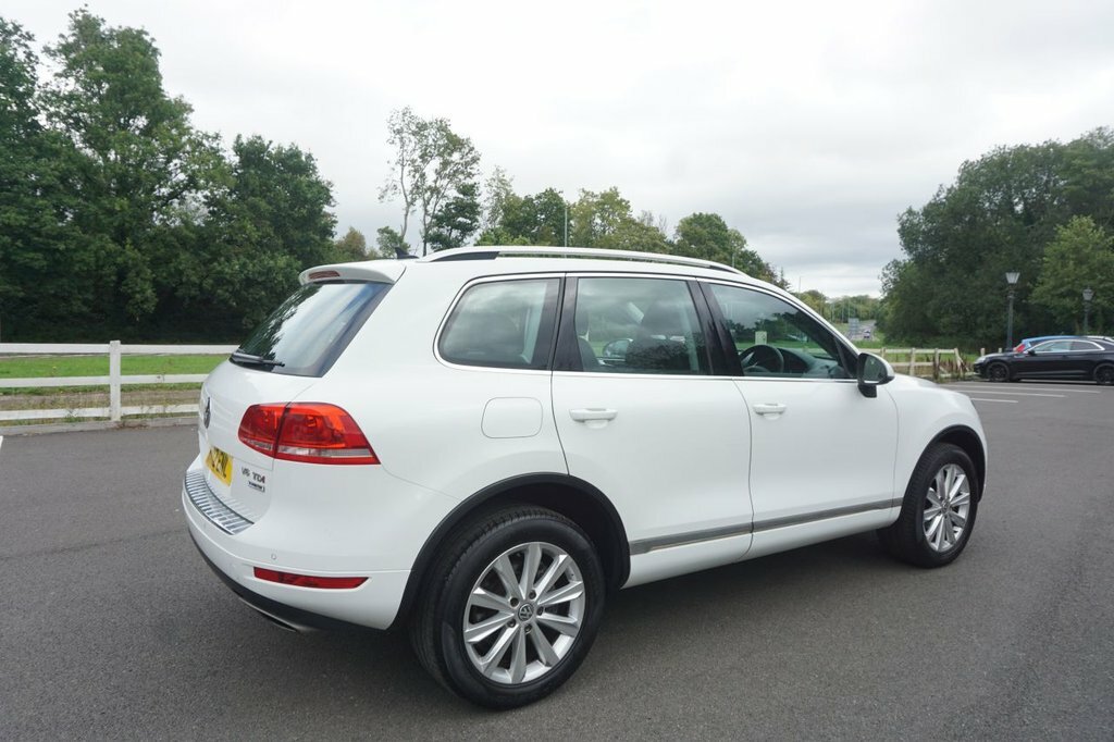 Volkswagen Touareg 3L Se White #3