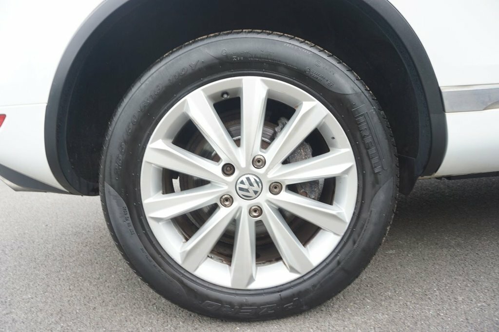 Volkswagen Touareg 3L Se White #5
