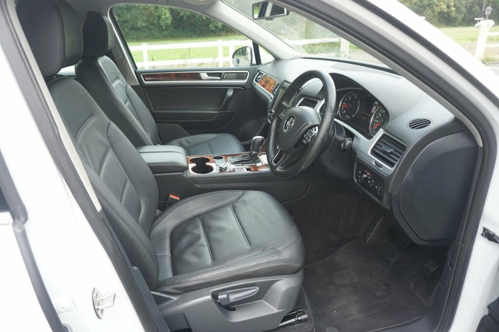 Volkswagen Touareg 3L Se White #4