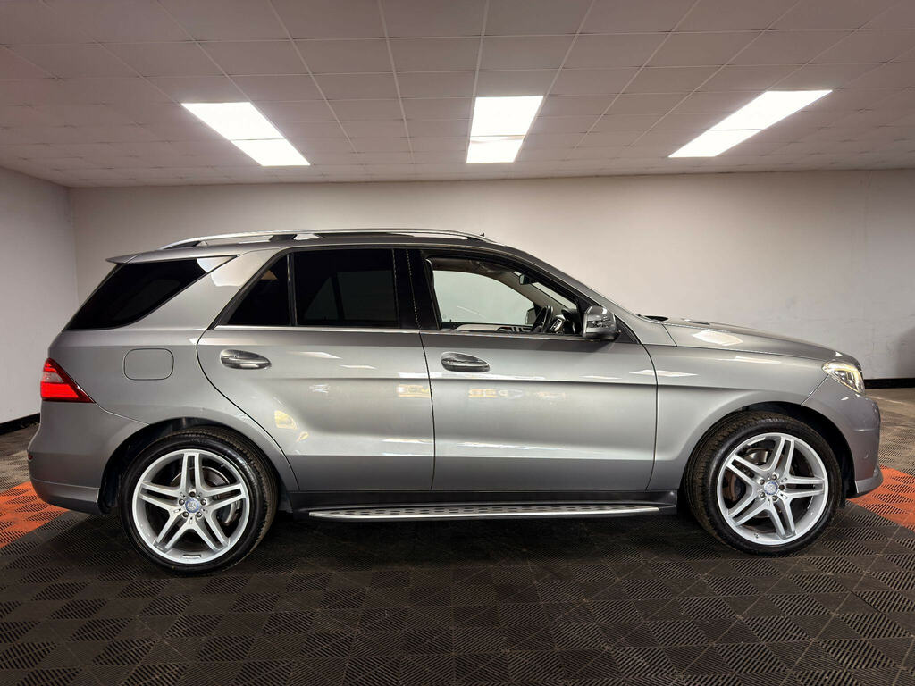Mercedes-Benz M Class Black #12