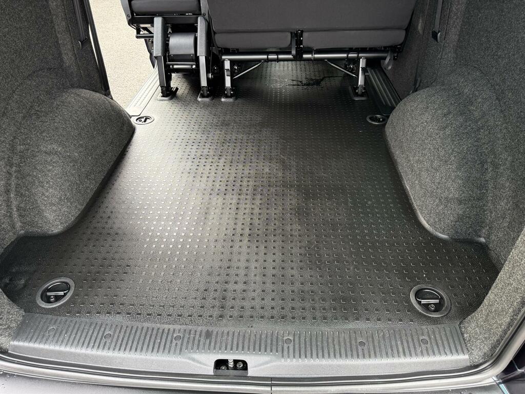 Volkswagen Transporter 2.0 Tdi 150 6 Speed Highline 6 Seat Kombi Double C Blue #3