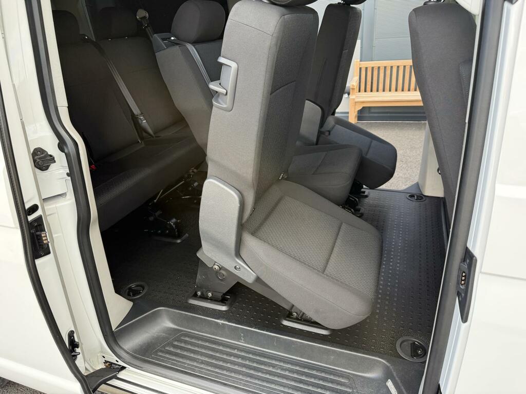 Volkswagen Transporter Shuttle Transporter T32 Se Tdi Bluemotion Technology Semi- Silver #14