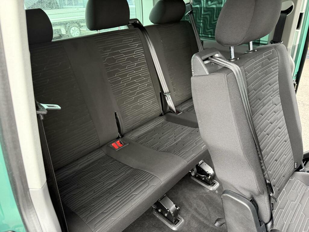 Volkswagen Transporter Shuttle 2.0 Tdi Se 150 7 Speed Dsg Minibus Double Cab Green #4