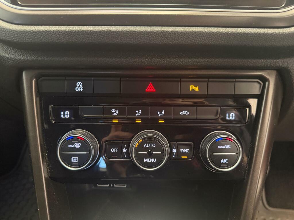 Volkswagen T-Roc Hatchback Black #25