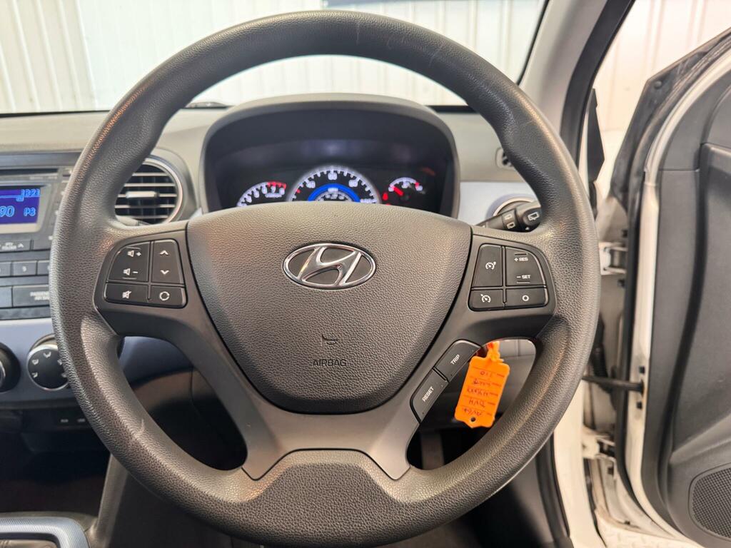 Hyundai I10  White #18