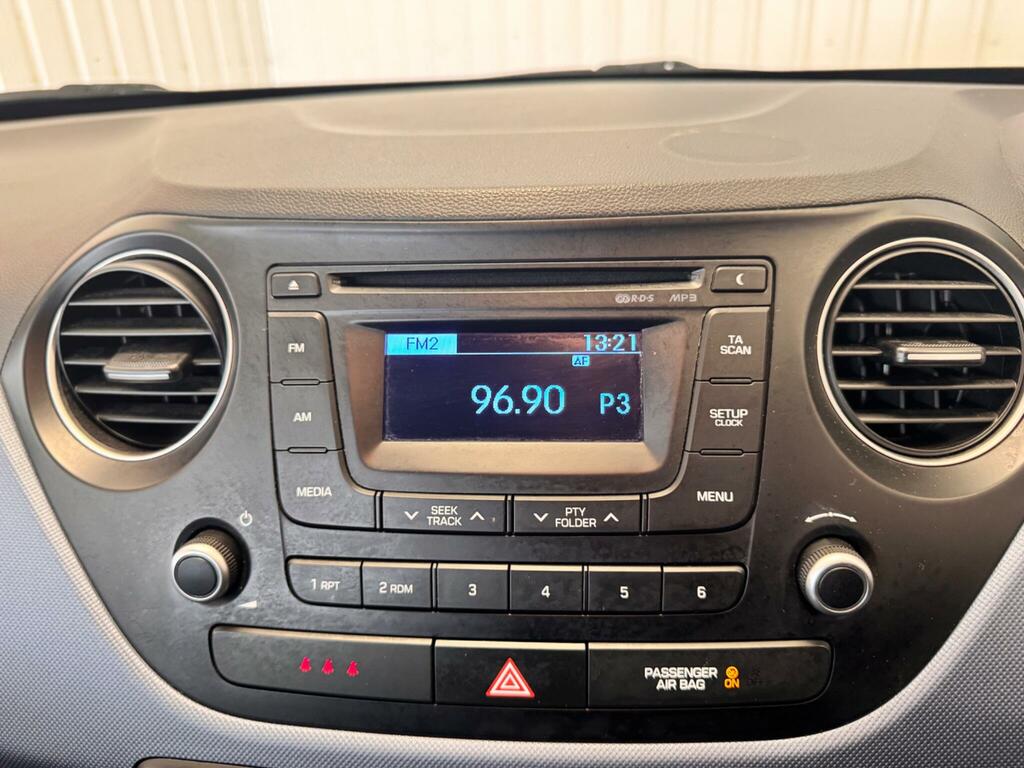Hyundai I10  White #23
