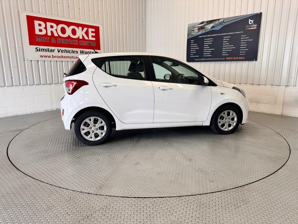 Hyundai I10  White #8